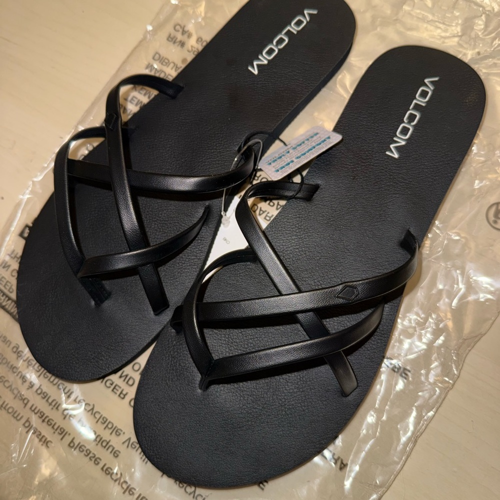 Volcom Womens black flip flops